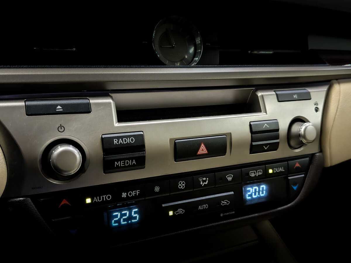 Б/У Лексус ЕС 2015 года. Фото: #27