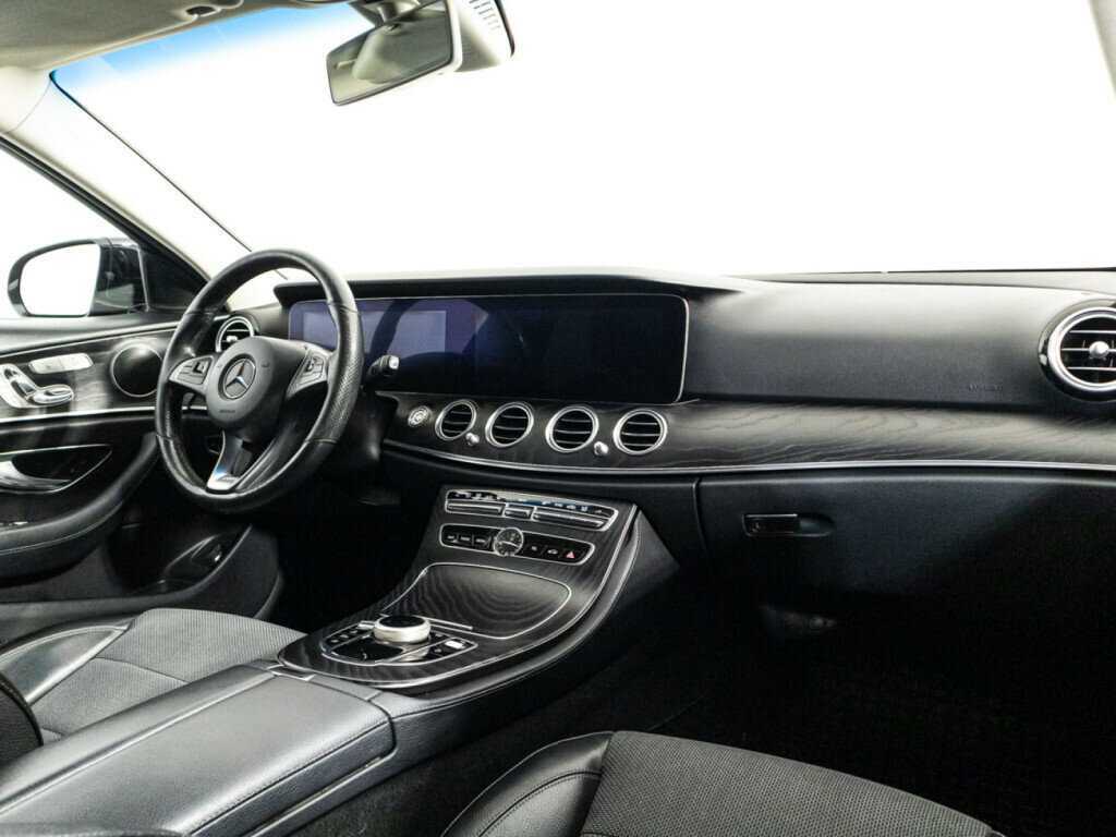 Б/У Мерседес-Бенц Е-Класс 2017 года. Фото: #8