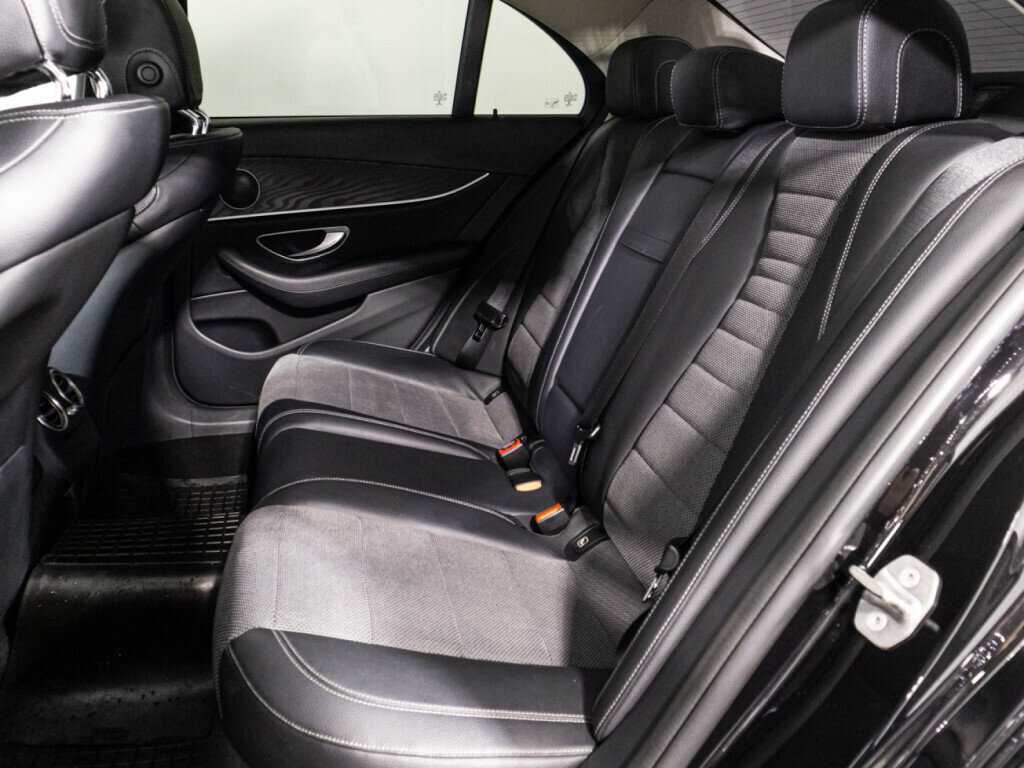 Б/У Мерседес-Бенц Е-Класс 2017 года. Фото: #9