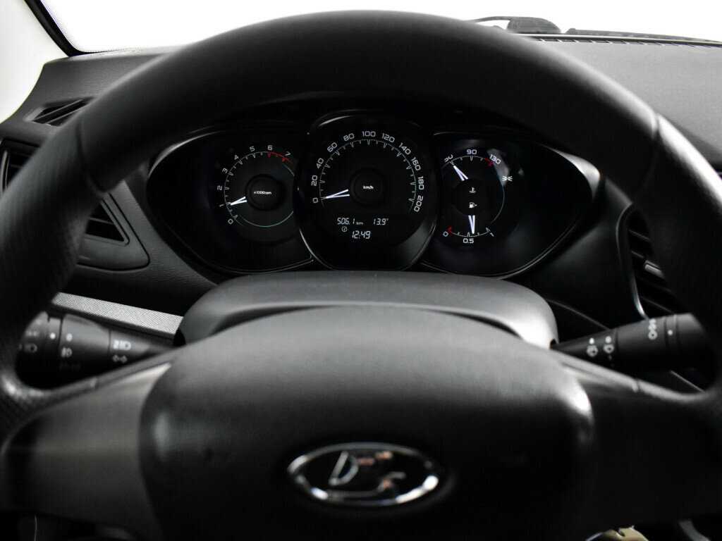 Б/У Лада (ВАЗ) Веста 2017 года. Фото: #17