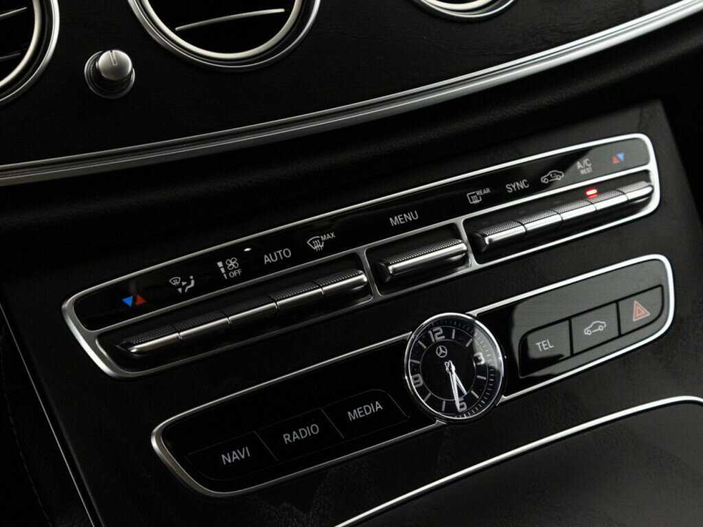 Б/У Мерседес-Бенц Е-Класс 2017 года. Фото: #19