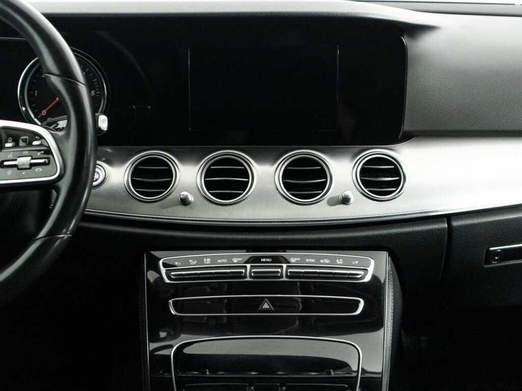 Б/У Мерседес-Бенц Е-Класс 2019 года. Фото: #13