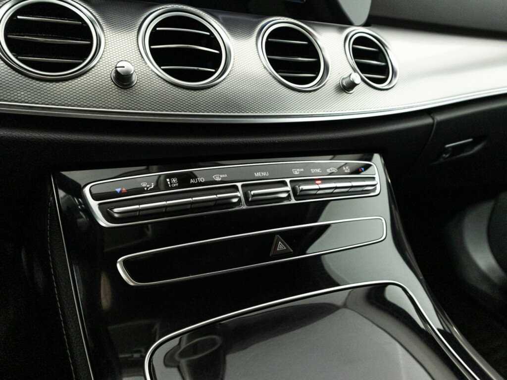 Б/У Мерседес-Бенц Е-Класс 2019 года. Фото: #15