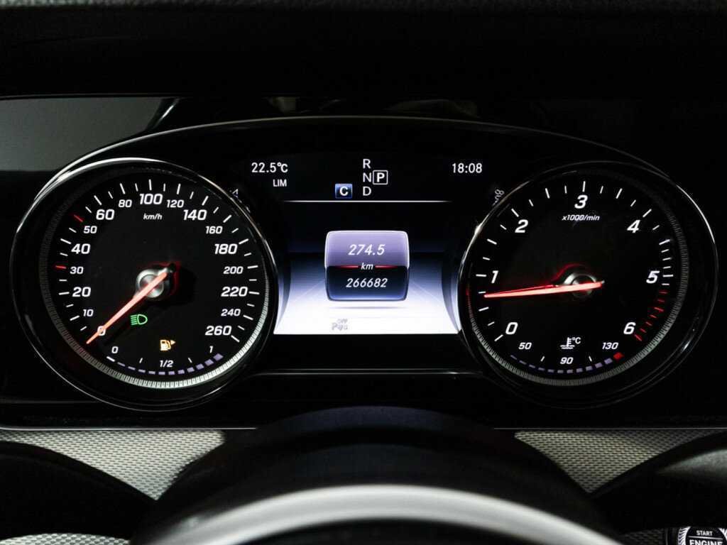 Б/У Мерседес-Бенц Е-Класс 2019 года. Фото: #11