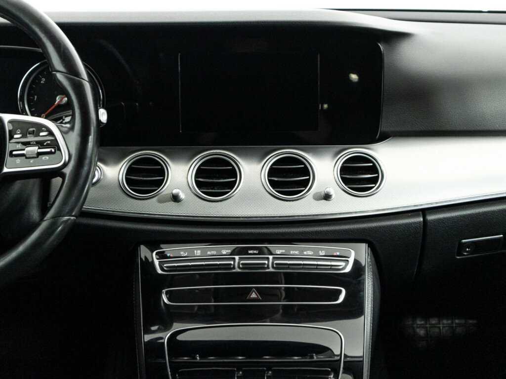 Б/У Мерседес-Бенц Е-Класс 2019 года. Фото: #13