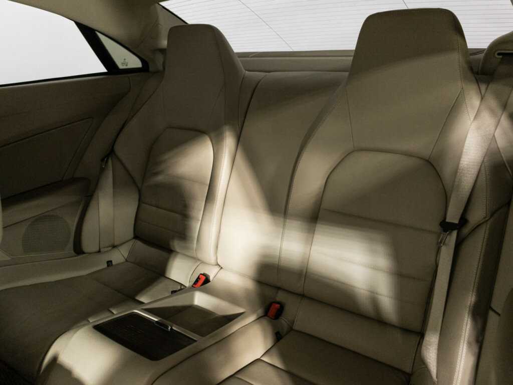 Б/У Мерседес-Бенц Е-Класс 2012 года. Фото: #9