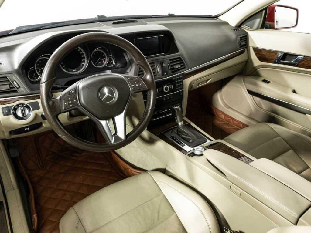 Б/У Мерседес-Бенц Е-Класс 2012 года. Фото: #10