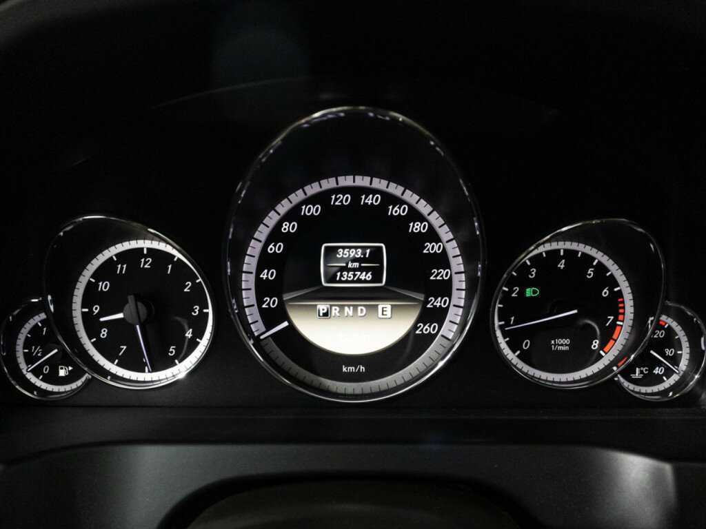 Б/У Мерседес-Бенц Е-Класс 2012 года. Фото: #11