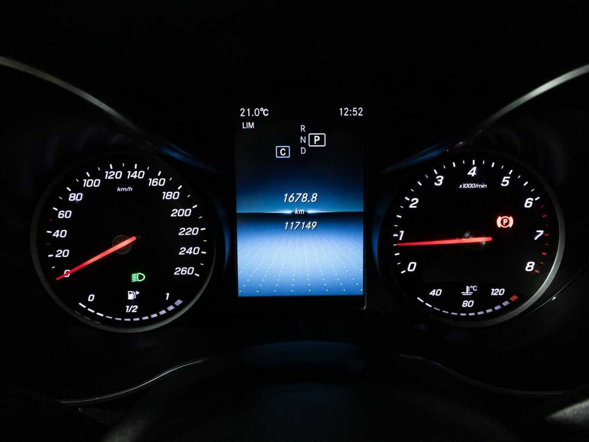 Б/У Мерседес-Бенц Ц-Класс 2018 года. Фото: #11