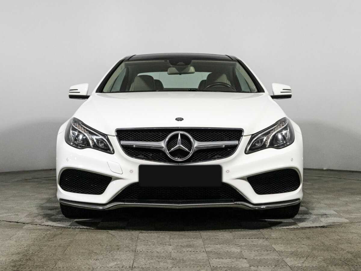 Б/У Мерседес-Бенц Е-Класс 2013 года. Фото: #1