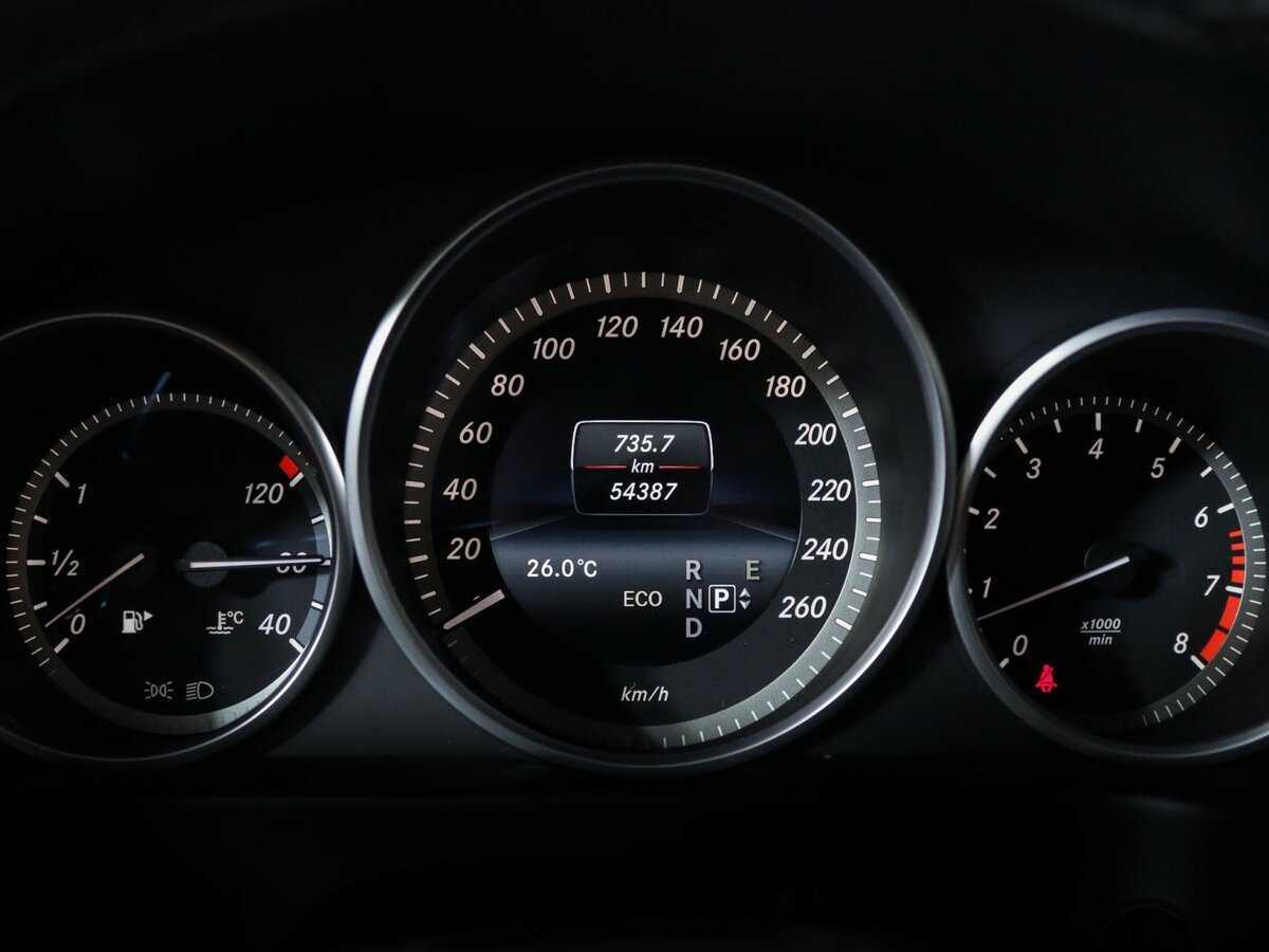 Б/У Мерседес-Бенц Е-Класс 2015 года. Фото: #10