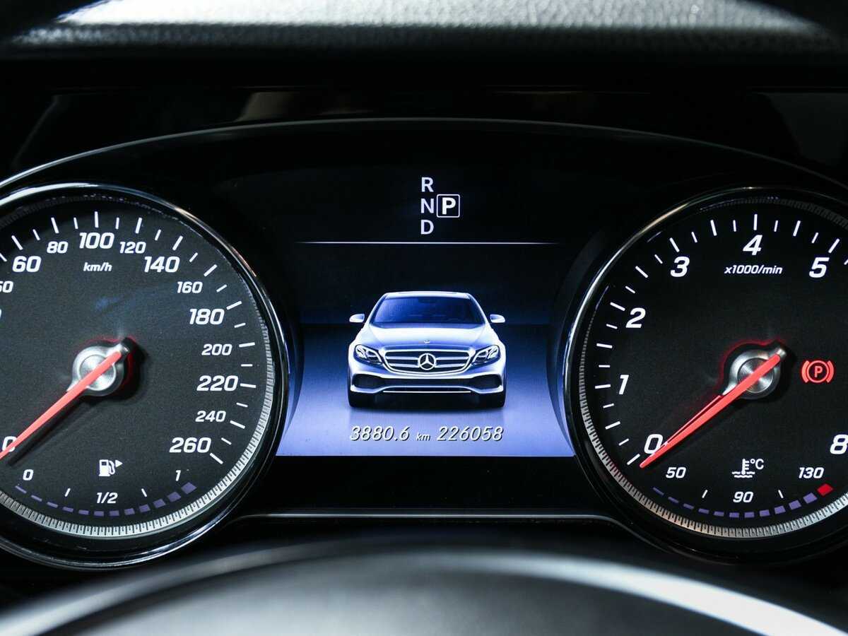 Б/У Мерседес-Бенц Е-Класс 2016 года. Фото: #7