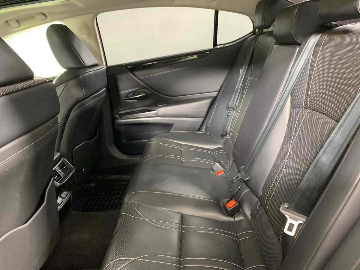 Б/У Лексус ЕС 2018 года. Фото: #17