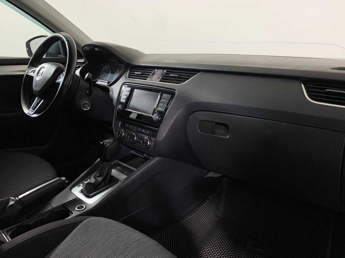 Б/У Шкода Октавия 2017 года. Фото: #13