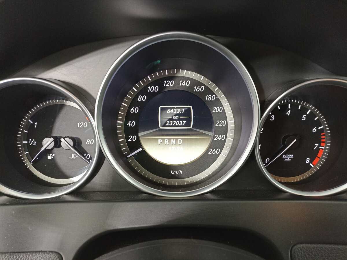 Б/У Мерседес-Бенц Ц-Класс 2012 года. Фото: #12