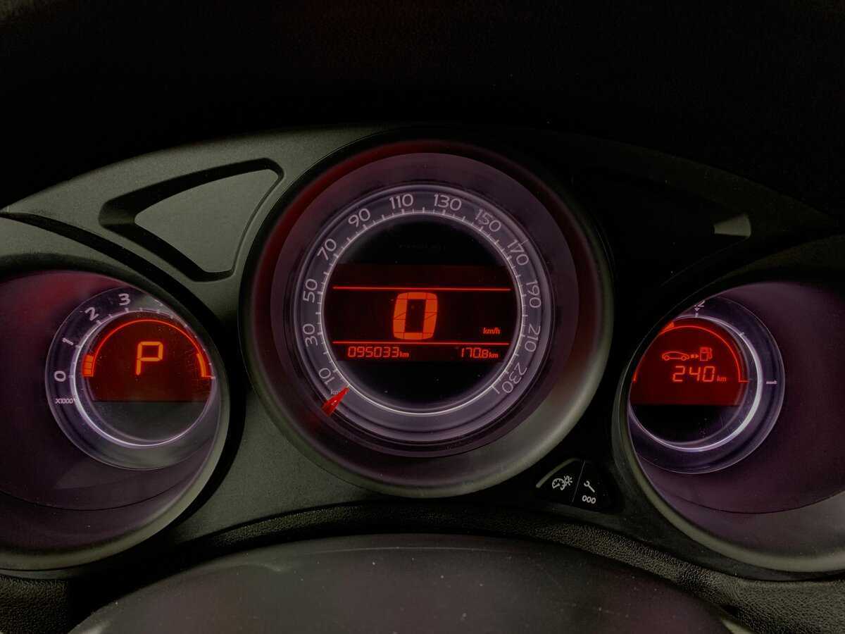 Б/У Ситроен Ц4 2015 года. Фото: #14