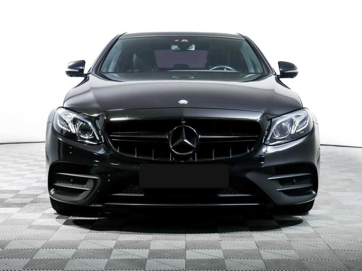 Б/У Мерседес-Бенц Е-Класс 2016 года. Фото: #1