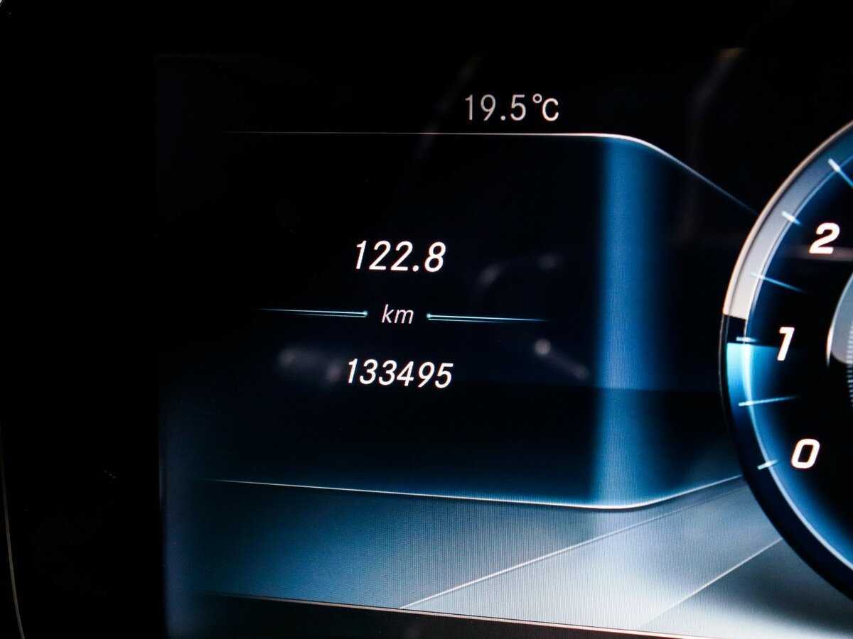 Б/У Мерседес-Бенц Е-Класс 2016 года. Фото: #7