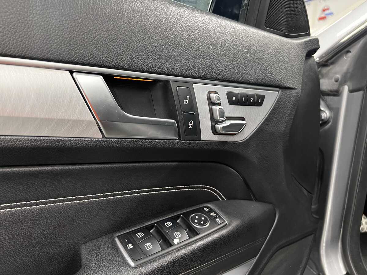 Б/У Мерседес-Бенц Е-Класс 2015 года. Фото: #20