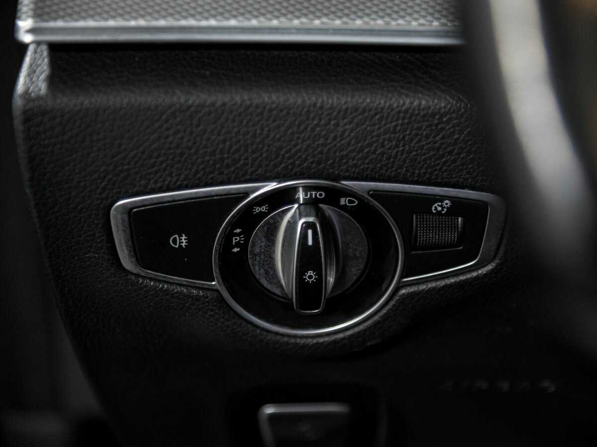 Б/У Мерседес-Бенц Е-Класс 2019 года. Фото: #13