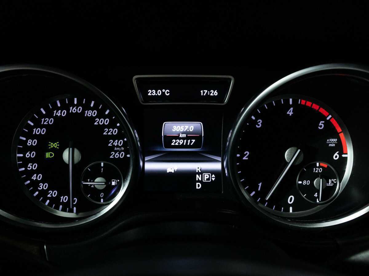 Б/У Мерседес-Бенц М-Класс 2012 года. Фото: #11