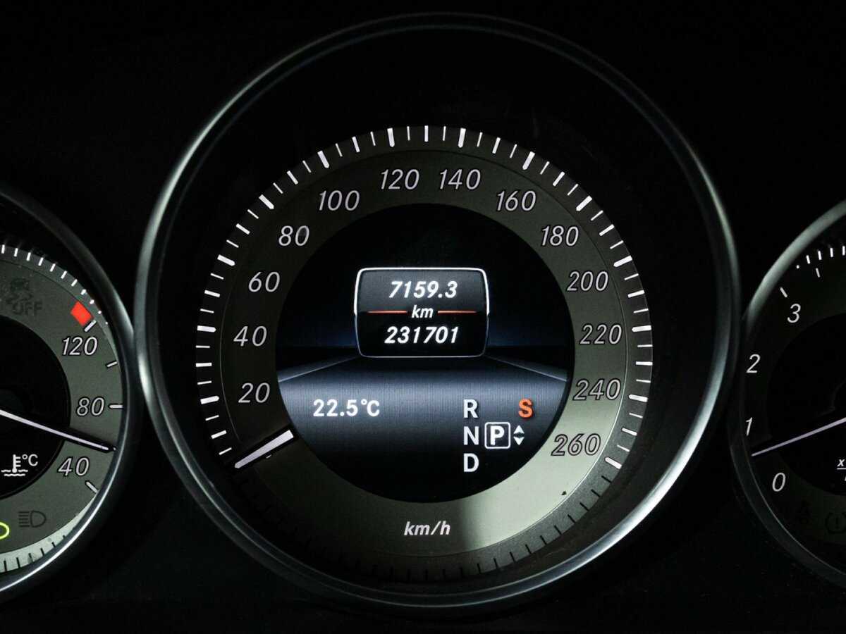 Б/У Мерседес-Бенц Е-Класс 2013 года. Фото: #11