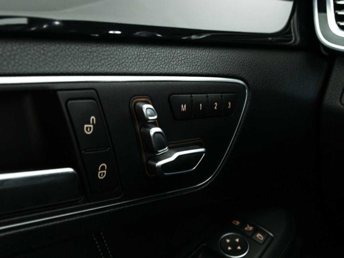 Б/У Мерседес-Бенц Е-Класс 2013 года. Фото: #17