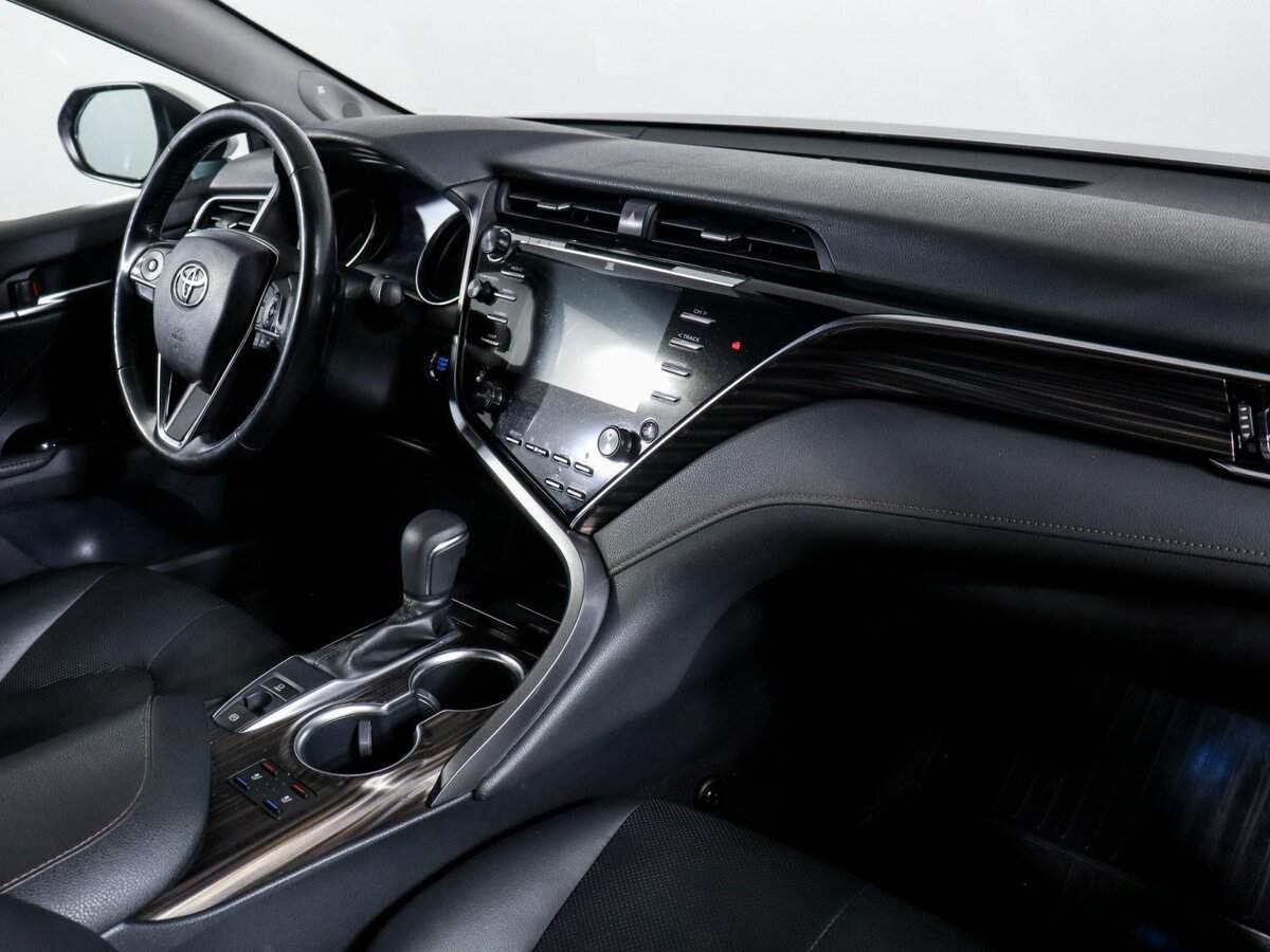 Toyota Camry 2018 года с пробегом. Фото: #8