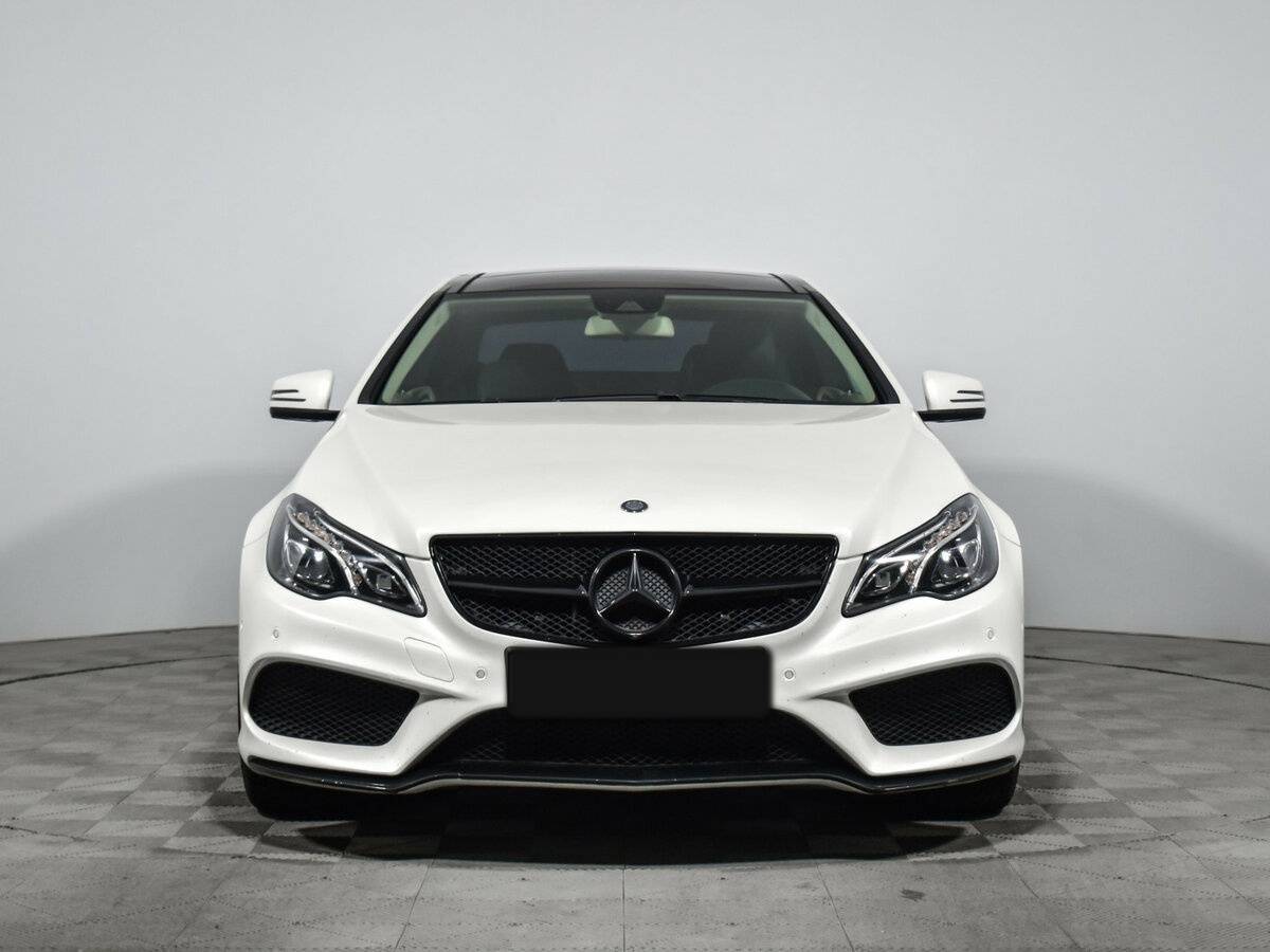 Б/У Мерседес-Бенц Е-Класс 2015 года. Фото: #1