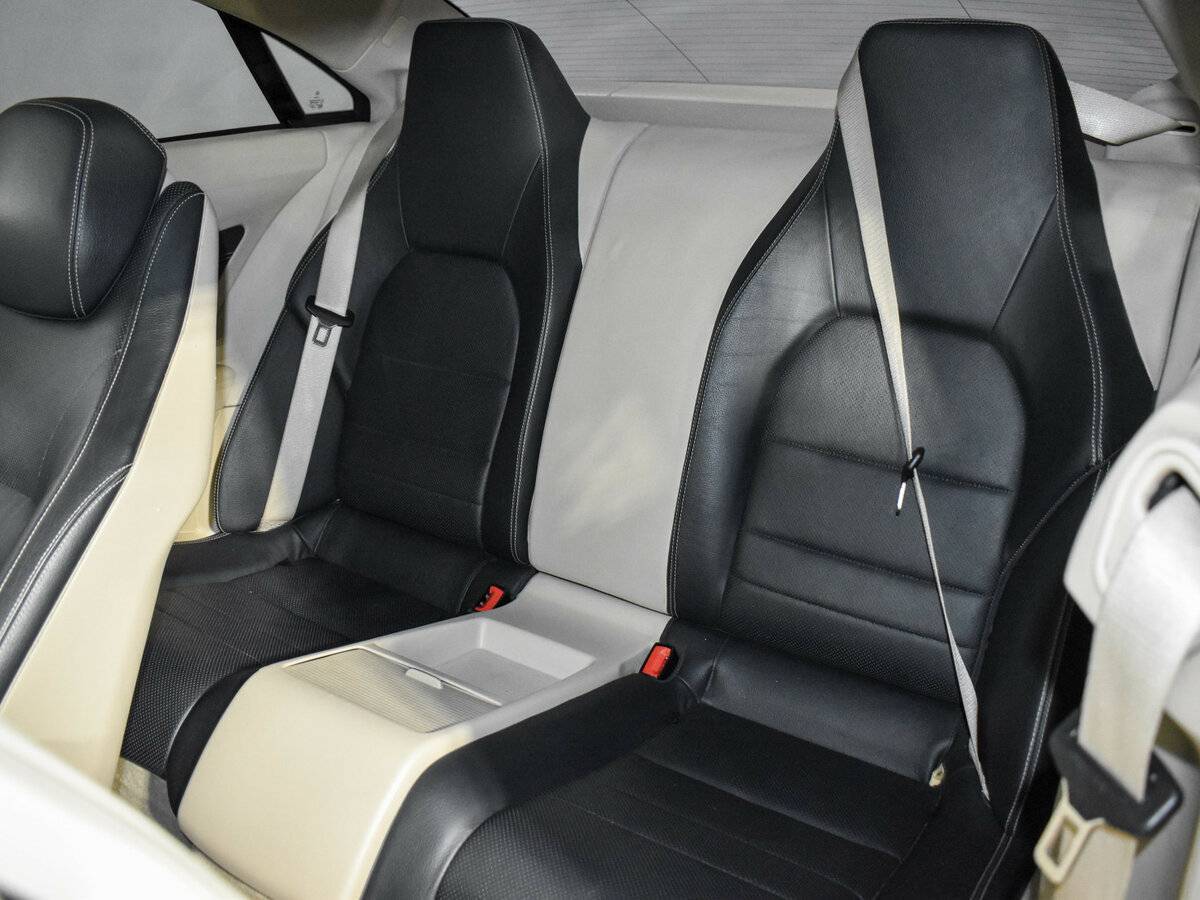 Б/У Мерседес-Бенц Е-Класс 2015 года. Фото: #12