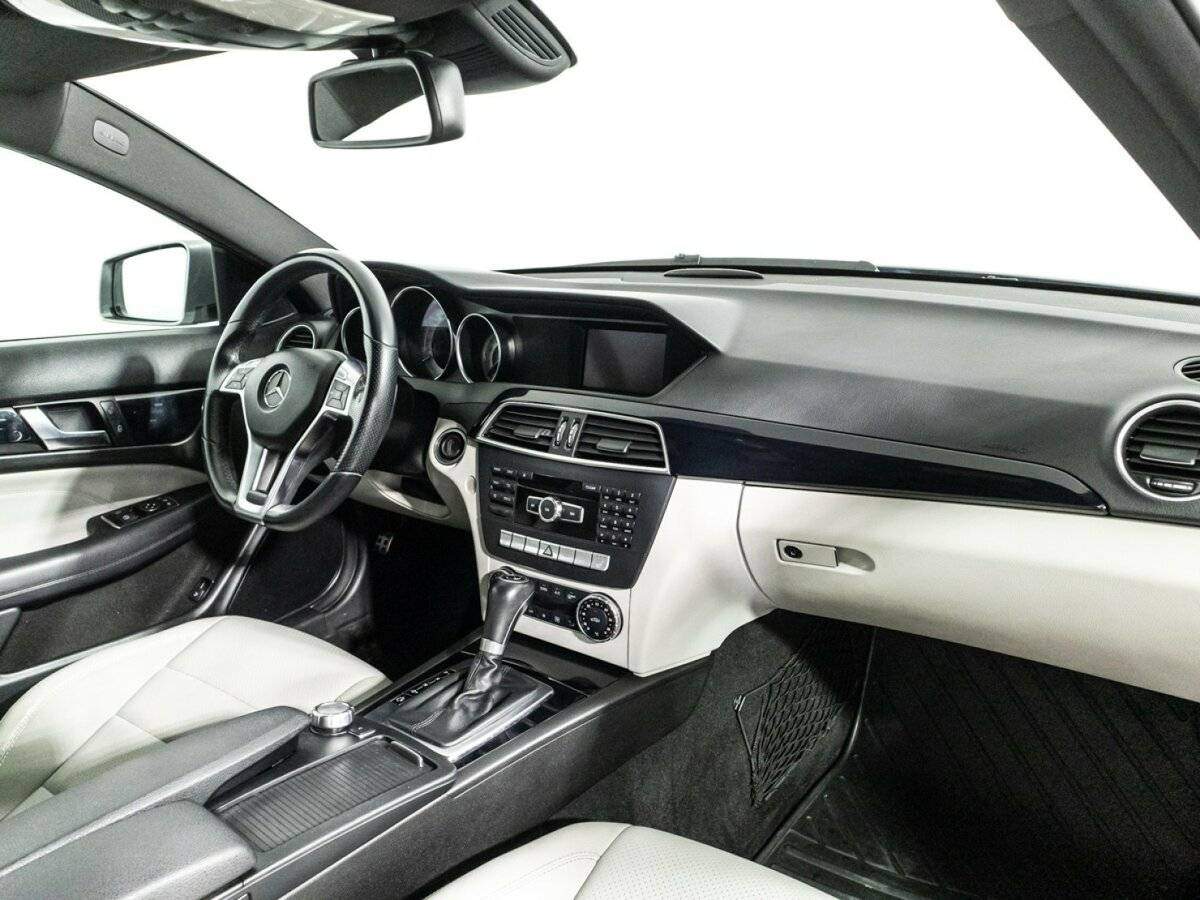 Б/У Мерседес-Бенц Ц-Класс 2012 года. Фото: #8