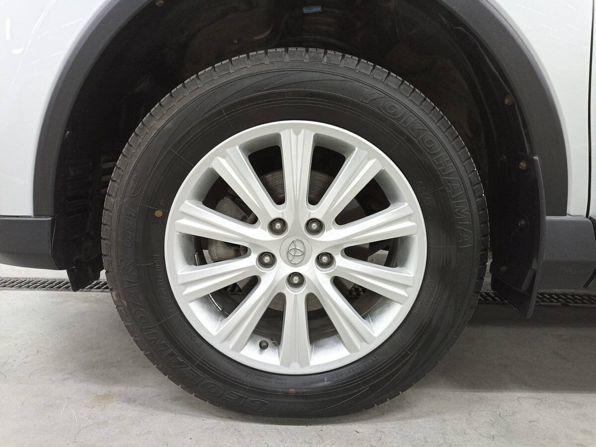 Б/У Тойота Рав4 2019 года. Фото: #17