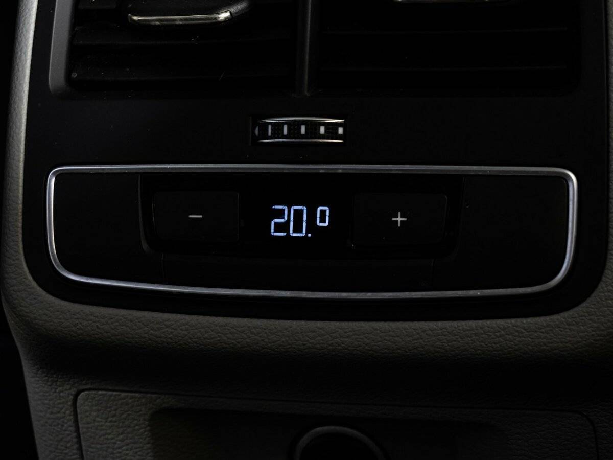 Б/У Ауди А4 2017 года. Фото: #28