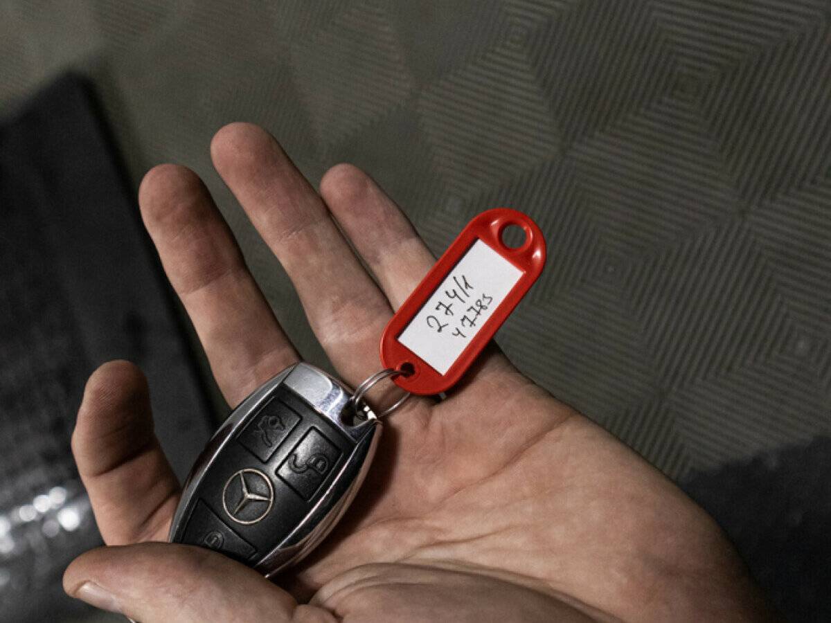 Б/У Мерседес-Бенц Е-Класс 2015 года. Фото: #7