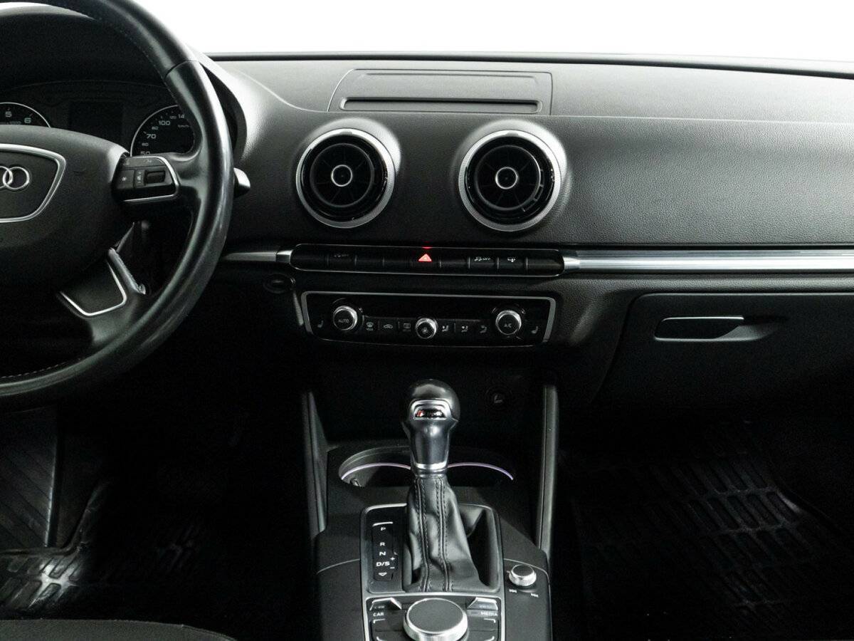 Б/У Ауди А3 2015 года. Фото: #13