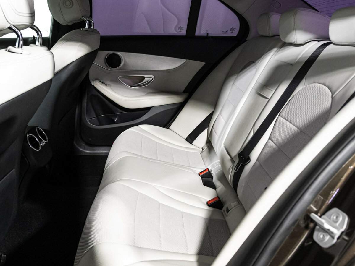 Б/У Мерседес-Бенц Ц-Класс 2015 года. Фото: #9