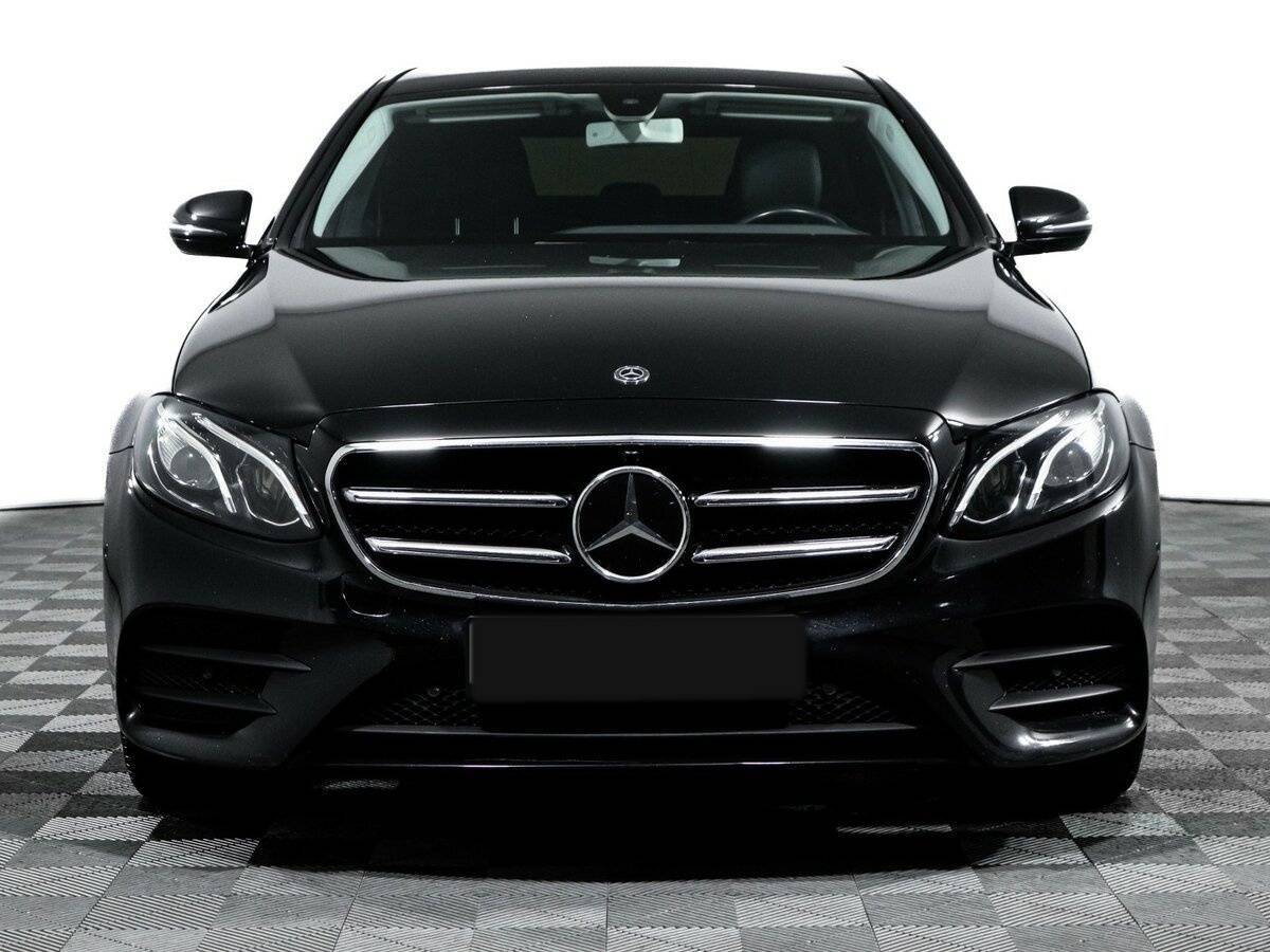 Б/У Мерседес-Бенц Е-Класс 2016 года. Фото: #1