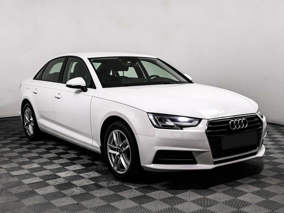 Б/У Ауди А4 2018 года. Фото: #2