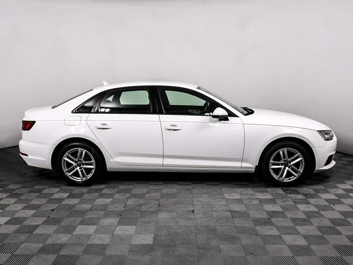 Б/У Ауди А4 2018 года. Фото: #3