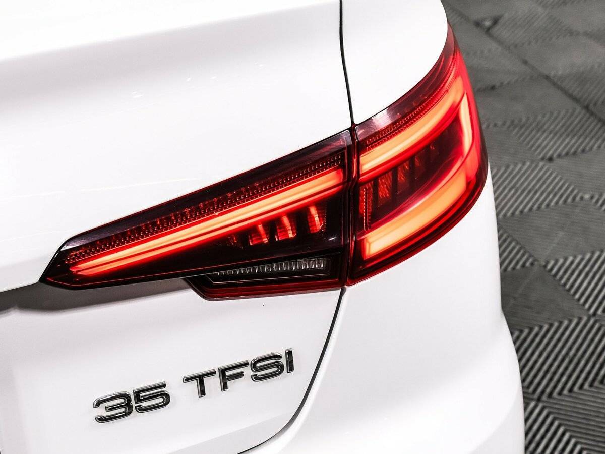 Б/У Ауди А4 2018 года. Фото: #14