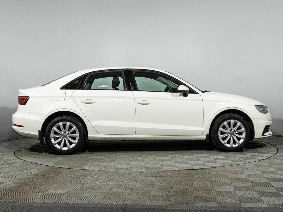 Б/У Ауди А3 2015 года. Фото: #3