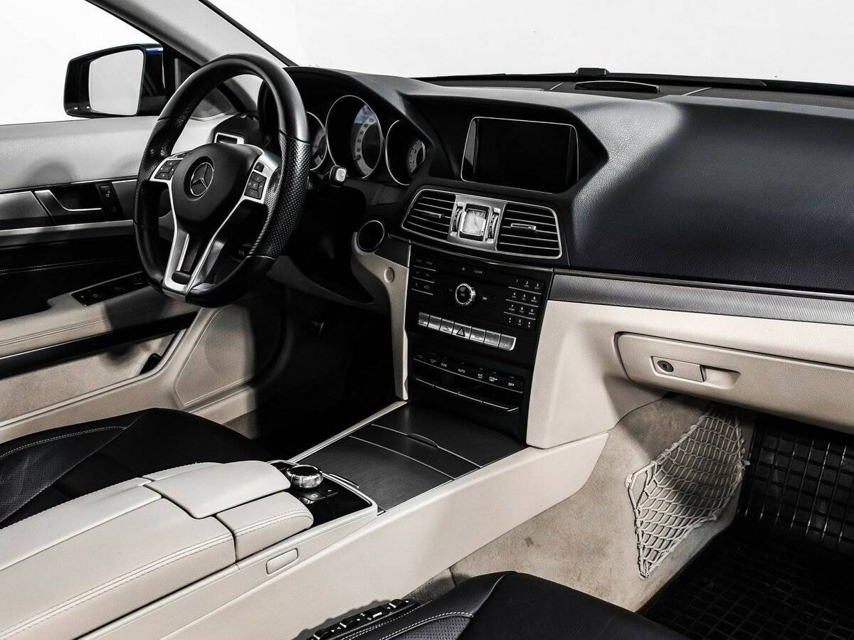 Б/У Мерседес-Бенц Е-Класс 2015 года. Фото: #8