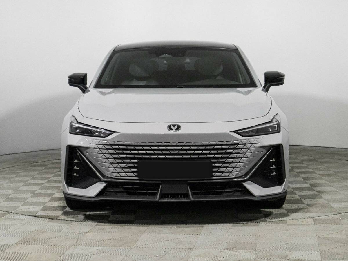 Б/У Чанган УНИ-В 2023 года. Фото: #1