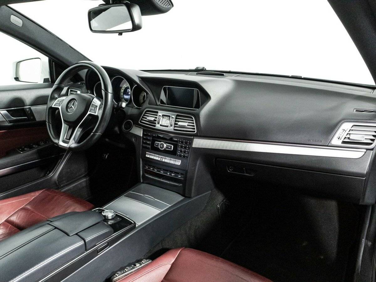 Б/У Мерседес-Бенц Е-Класс 2014 года. Фото: #8