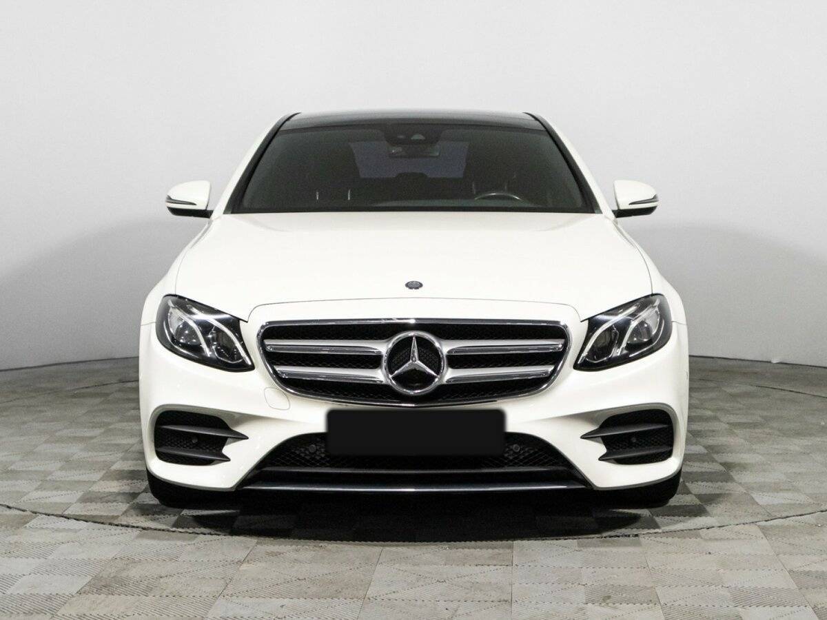 Б/У Мерседес-Бенц Е-Класс 2016 года. Фото: #1