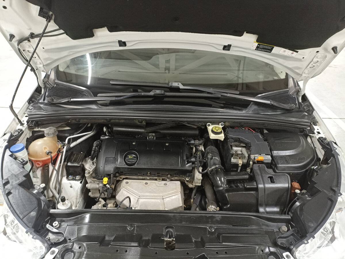 Б/У Ситроен Ц4 2013 года. Фото: #8