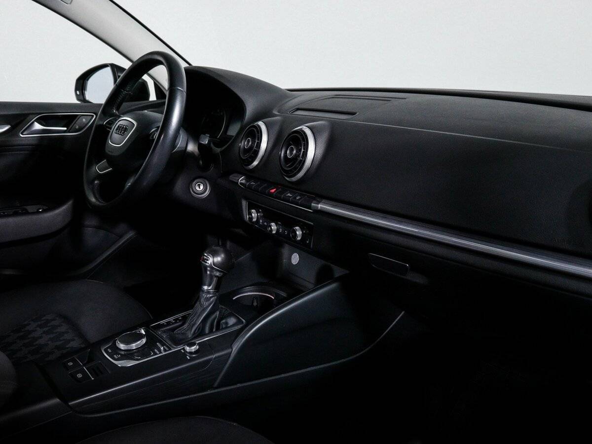 Б/У Ауди А3 2015 года. Фото: #8