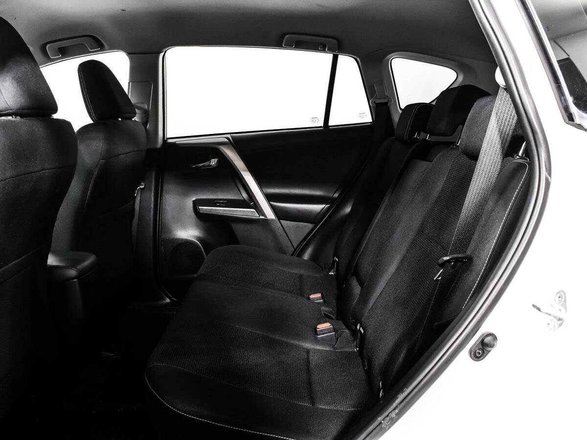 Б/У Тойота Рав4 2017 года. Фото: #12