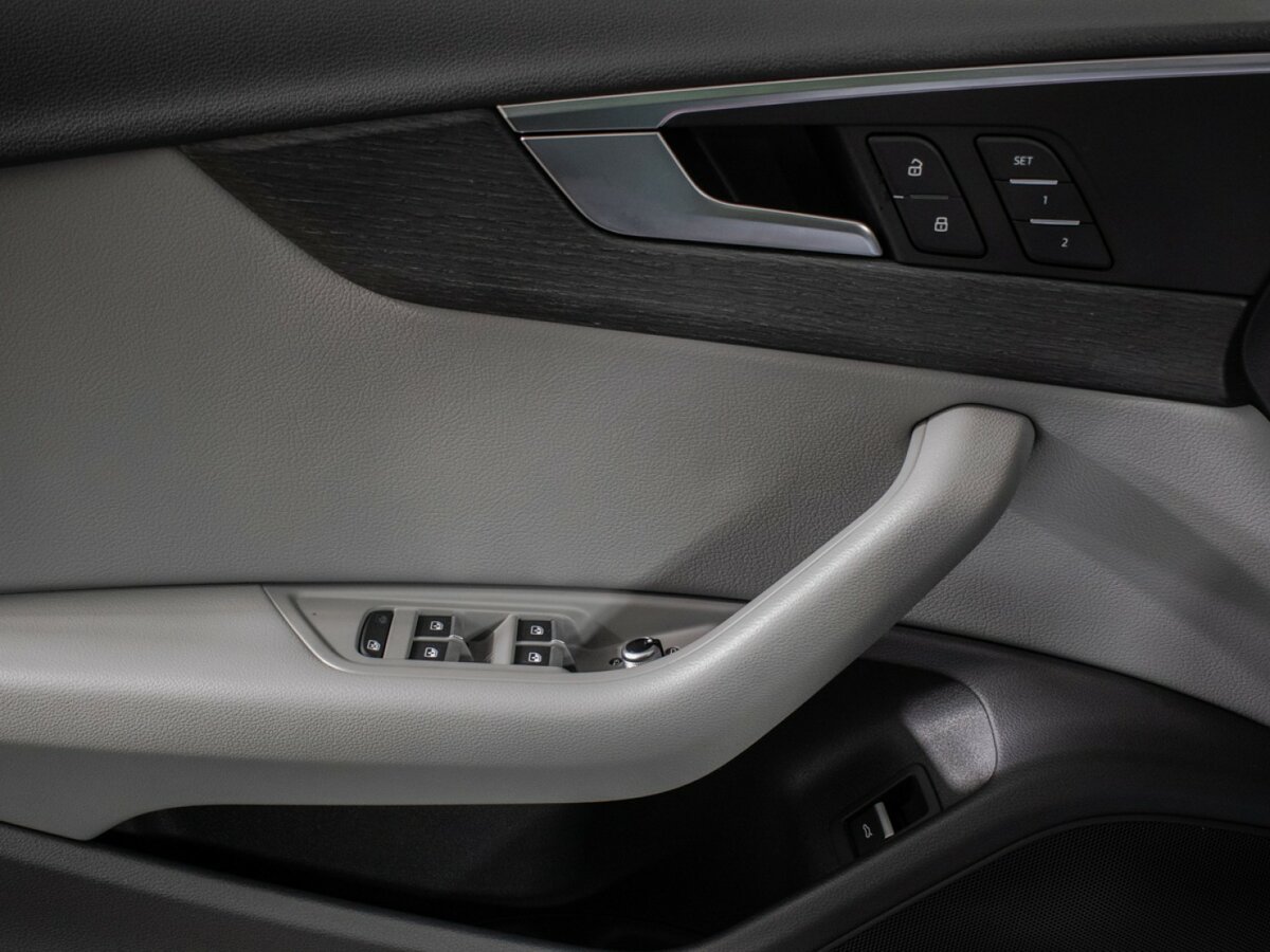 Б/У Ауди А4 2019 года. Фото: #17