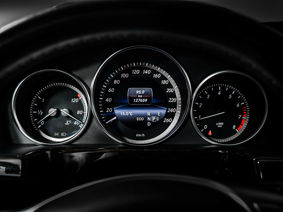 Б/У Мерседес-Бенц Е-Класс 2013 года. Фото: #9